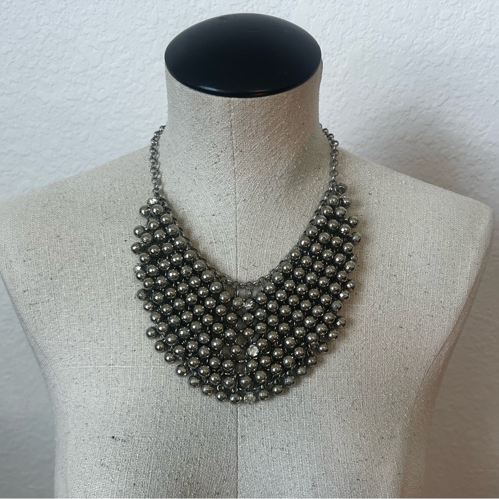 ajustable necklace with sliver balls and a few gems